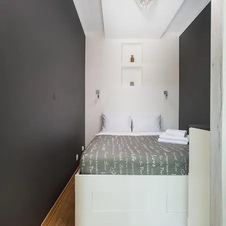 Ochota Deluxe By Bookinghost *