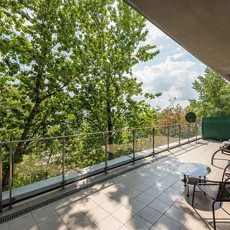 Ochota Deluxe By Bookinghost * ワルシャワ